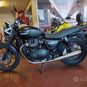 TRIUMPH STREET TWIN 900